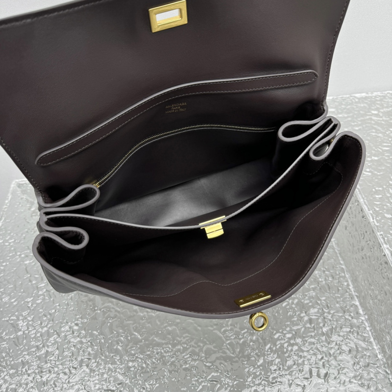 0474d62ae22b048bedfce9ecb3be2ae7_1762399381_6033.jpg