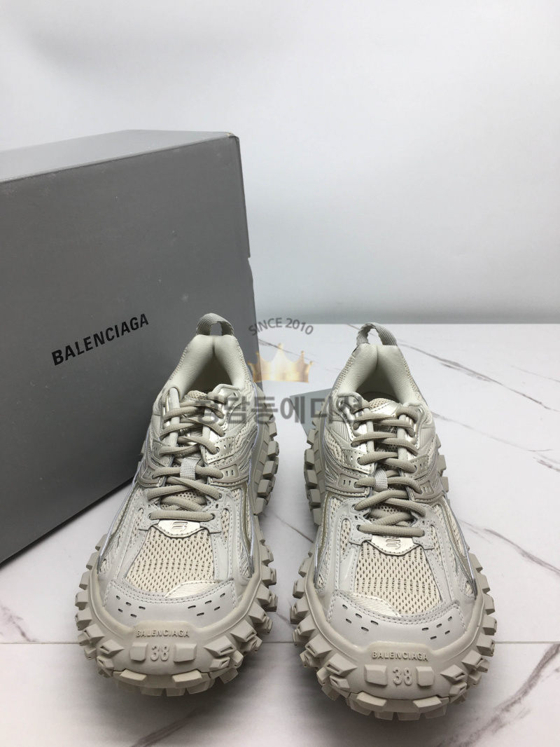 6fbb66a8266d4ac876b49611996eb904_1764909118_7953.jpg