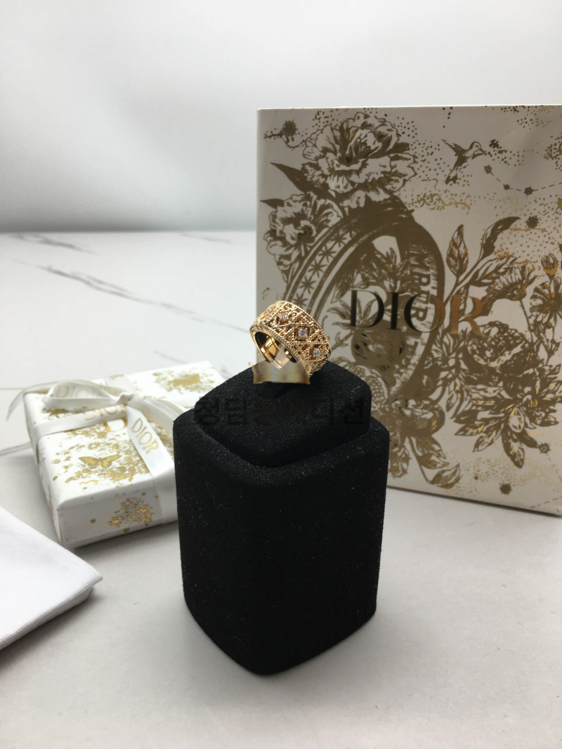 b90a4758de98ac41699a4e64bb0e3376_1765183849_9082.jpg
