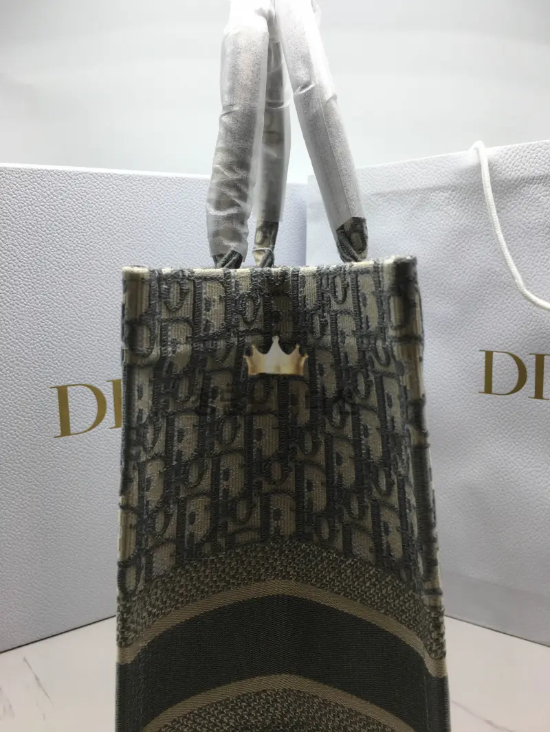eeb2403820e35fd49b119ae99c4a370b_1765958847_4491.jpg
