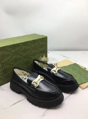 구찌 러그솔 홀스빗 로퍼