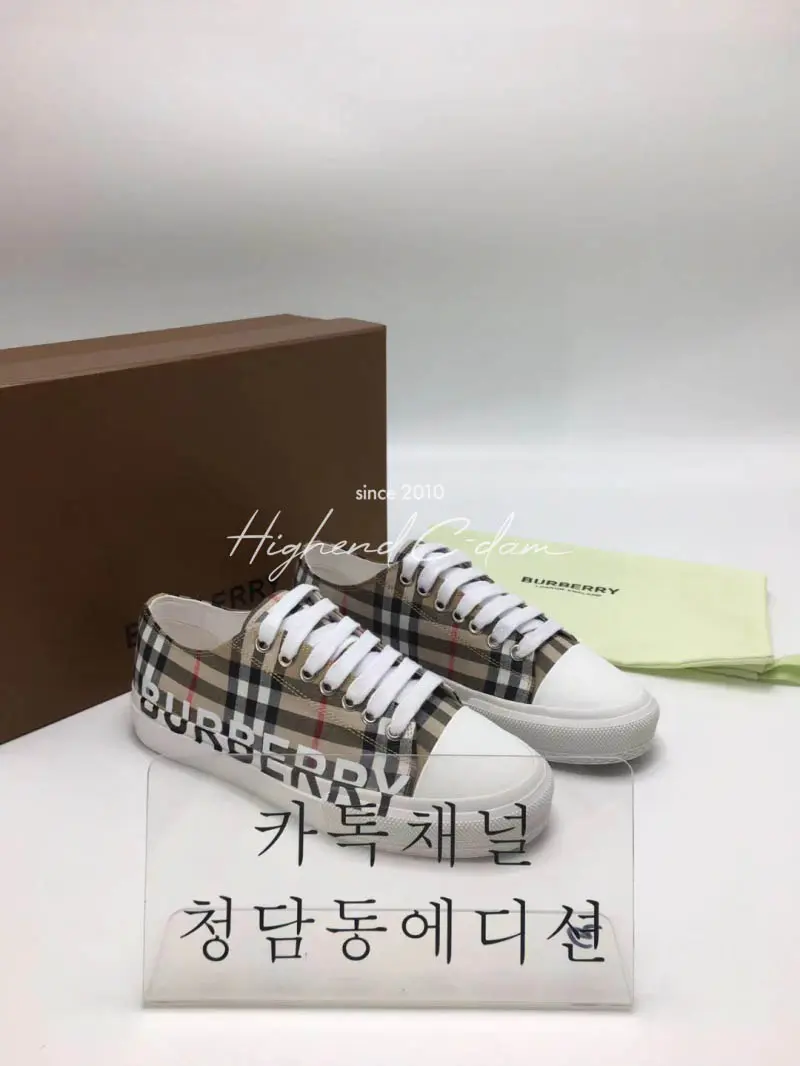 버버리 체크 로고 스니커즈 (남녀공용)