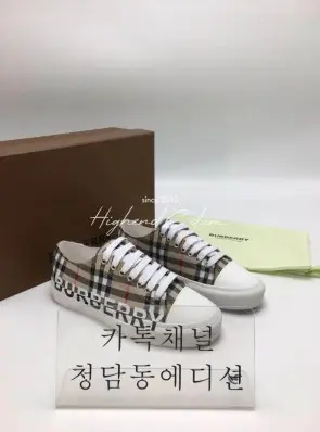 버버리 체크 로고 스니커즈 (남녀공용)