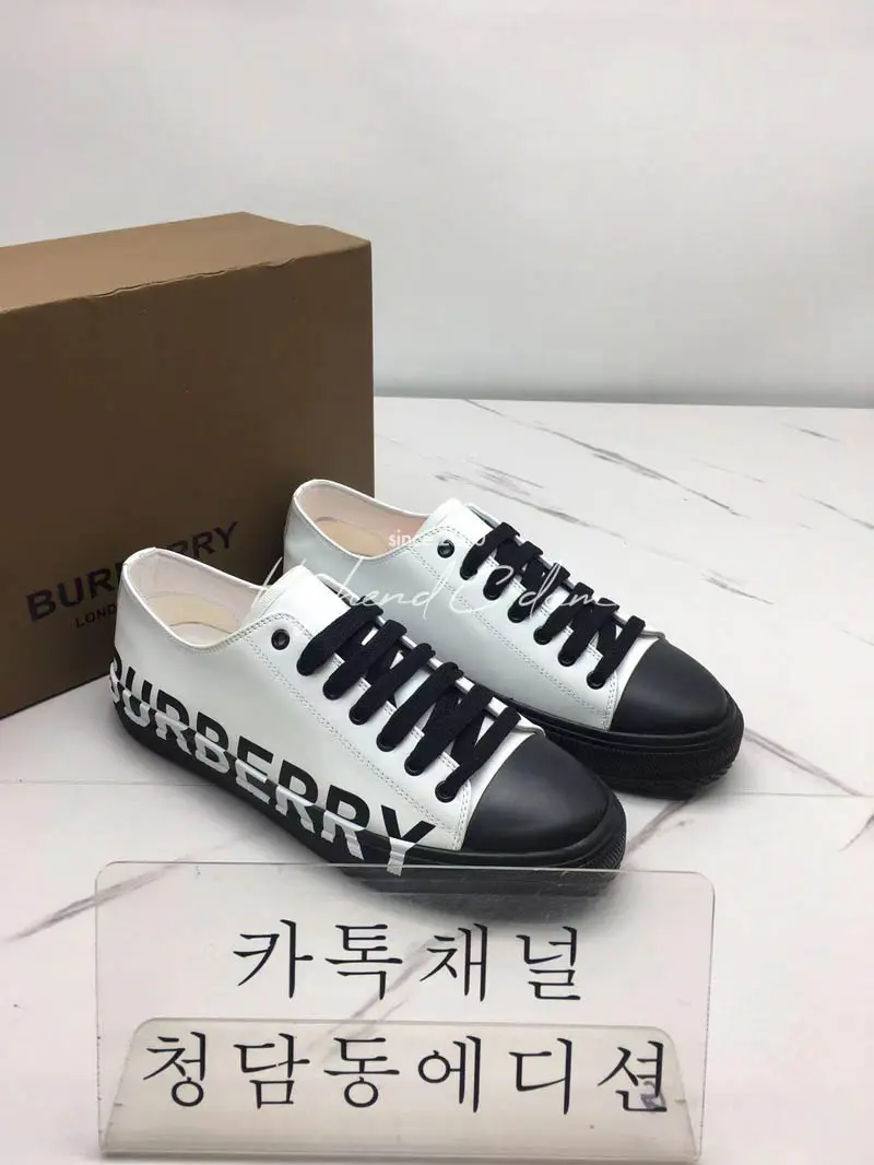 버버리 로고 스니커즈 (남녀공용)