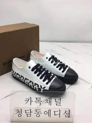 버버리 로고 스니커즈 (남녀공용)