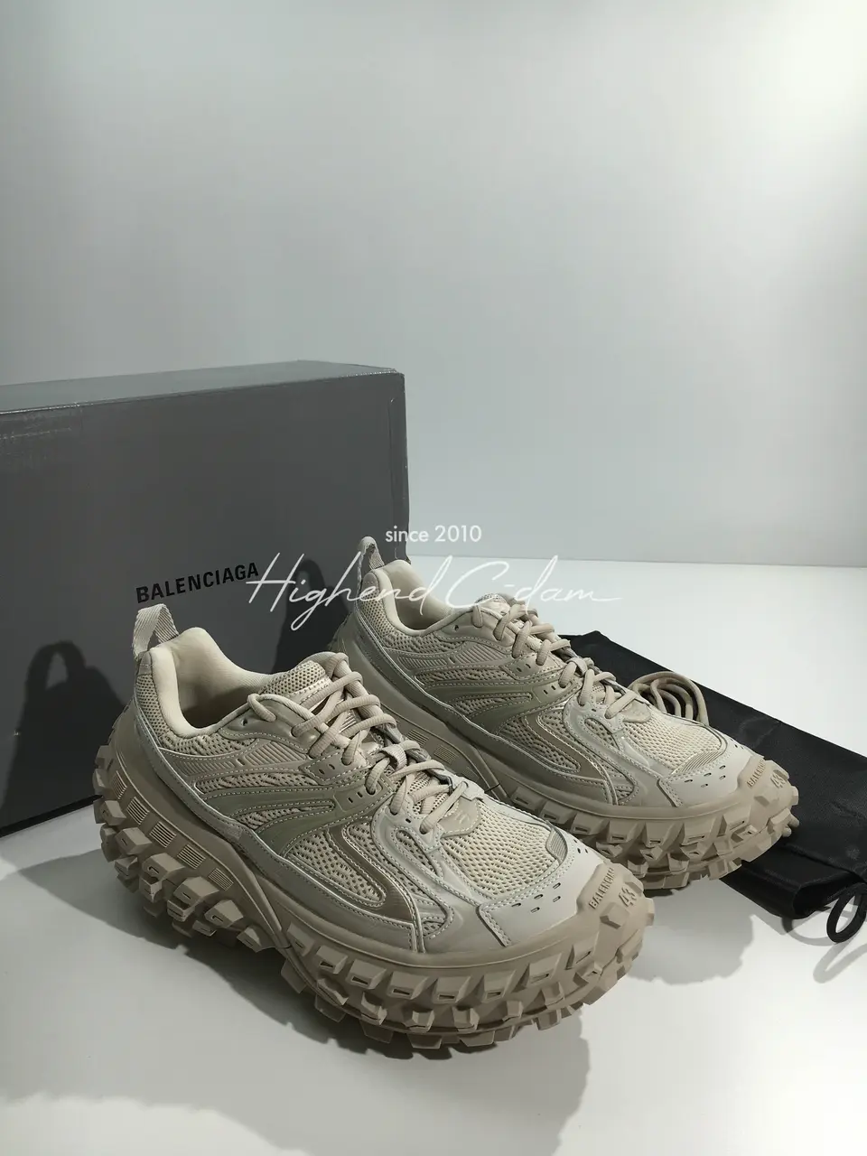 발렌시아가 디펜더 (남녀공용)
