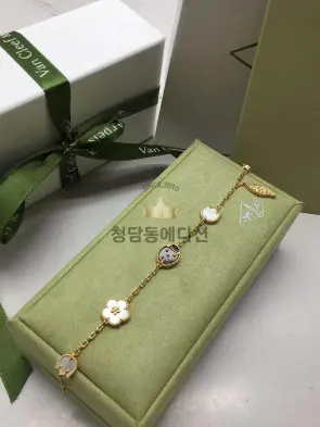 반클리프 럭키 스프링 팔찌 (V-gold소재)