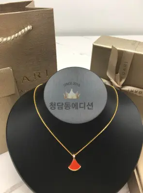 불가리 디바스 드림목걸이 (컬러 레드, 화이트)