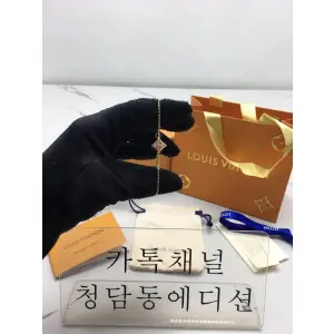 루이비통 네잎 클로버 팔찌 (3COLOR)