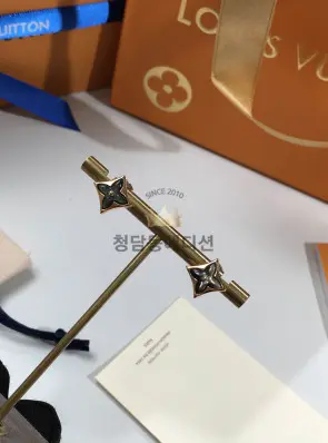 루이비통 네잎 클로버 귀걸이 (하이엔드급)