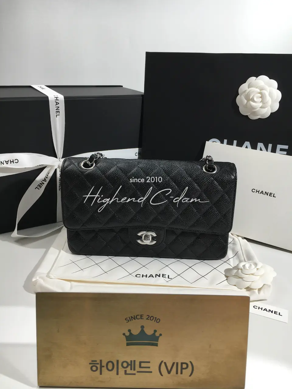 샤넬 클래식 캐비어 / 램스킨 미디움 25.5cm 은장 (하이엔드급)
