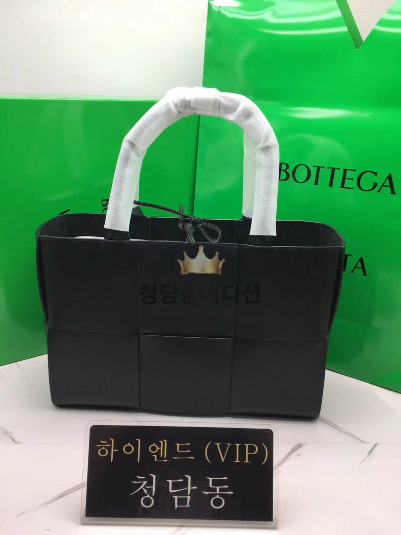 보테가베네타 아르코 토트백 미디움