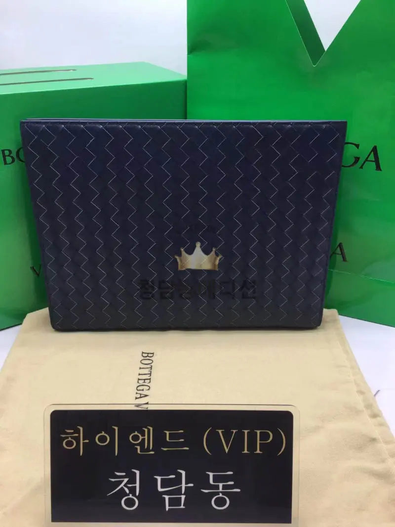 보테가베네타 도큐먼트 클러치백 (하이엔드급) (컬러 네이비)