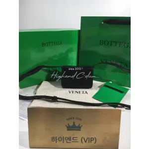 보테가베네타 카세트백 미니 (유광)