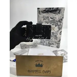 디올 까나쥬 램스킨 아코디언 카드지갑 (컬러 블랙)