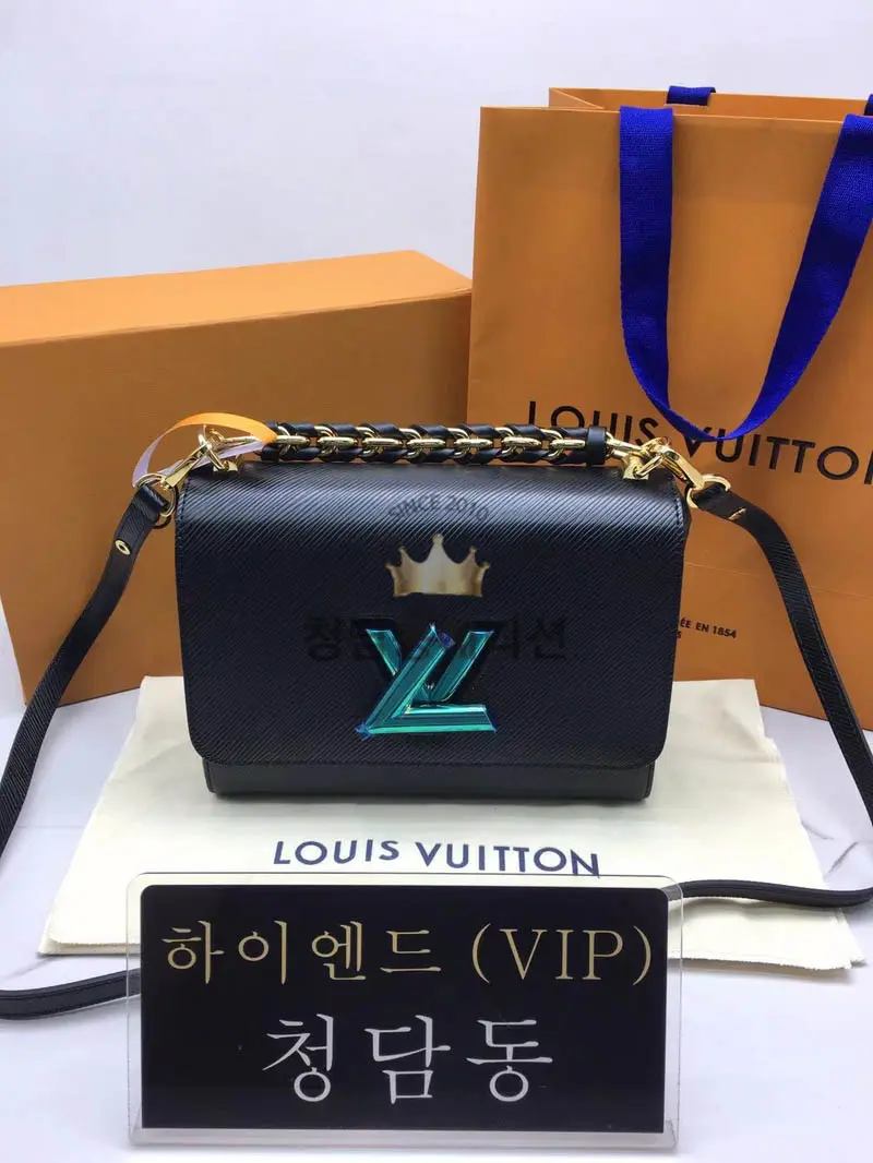 루이비통 트위스트 WOC 체인 숄더백 M59896