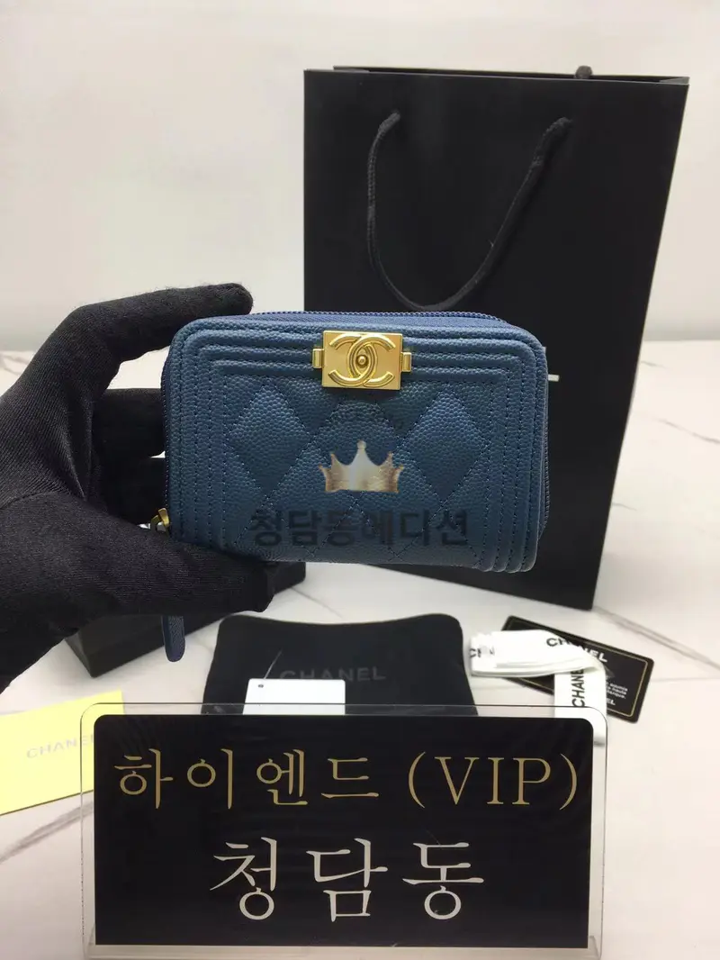 샤넬 보이 작은캐비어스킨 지퍼 카드지갑