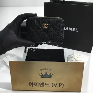 샤넬 클래식 캐비어 지퍼 카드지갑 금장