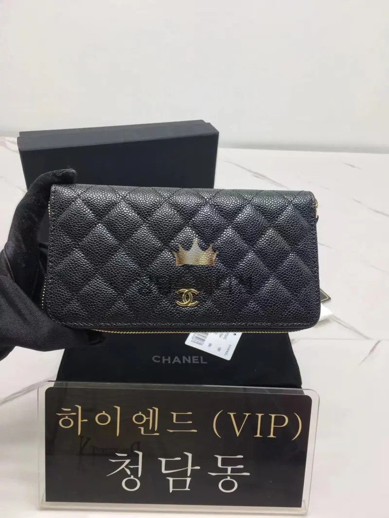 샤넬 클래식 캐비어스킨 지퍼어라운드 장지갑 금장