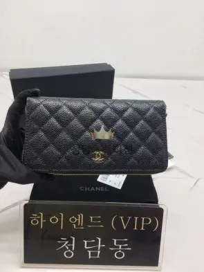 샤넬 클래식 캐비어스킨 지퍼어라운드 장지갑 금장