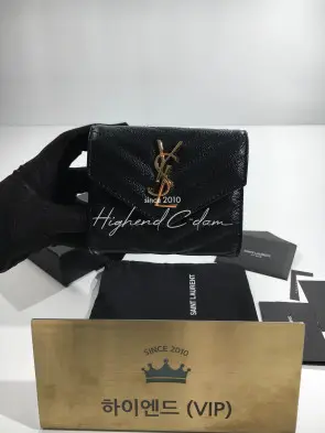 생로랑 모노그램 쉐브론 3단 반지갑 403943