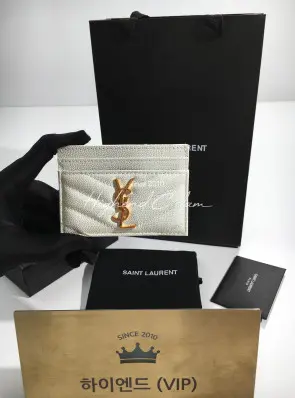 생로랑 모노그램 퀼팅 카드홀더 423291