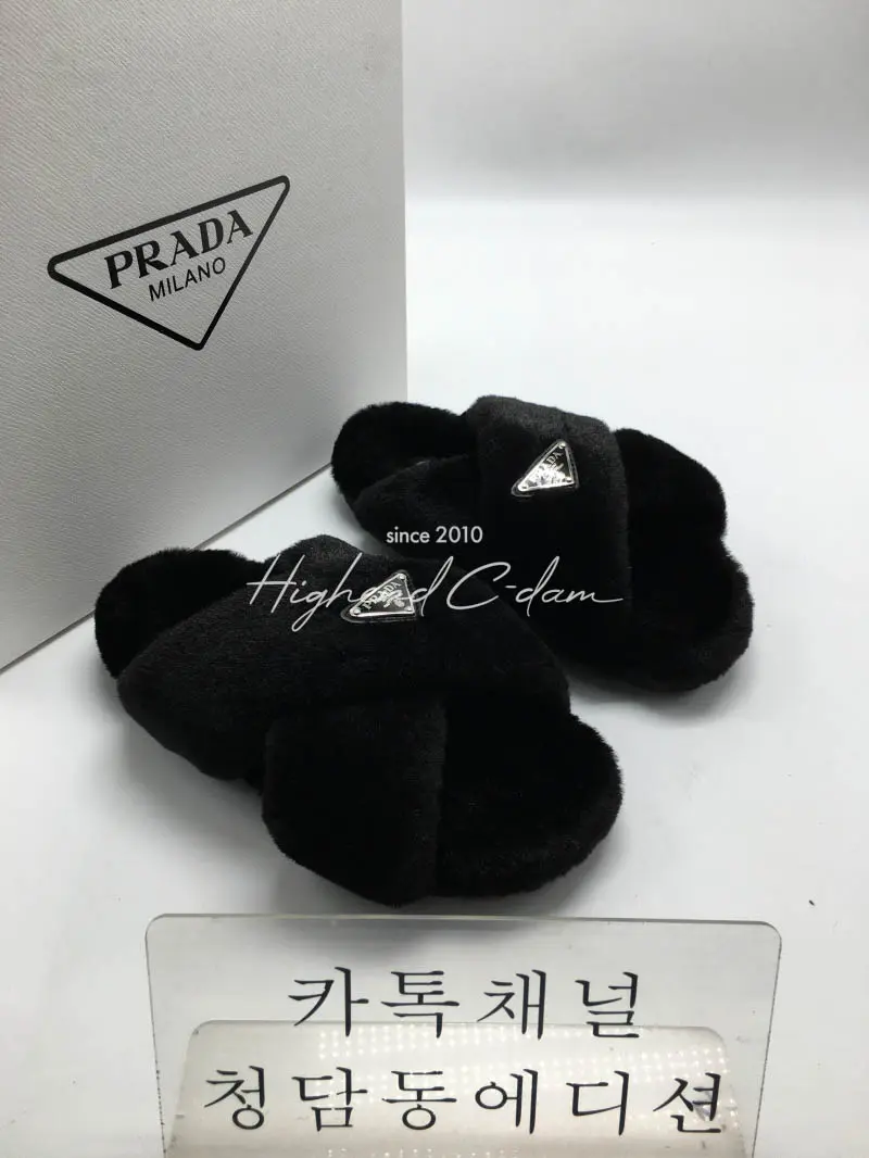프라다 시어링 슬리퍼