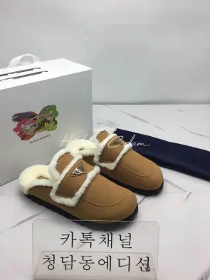 프라다 시어링 슬리퍼 (컬러 베이지, 블랙)