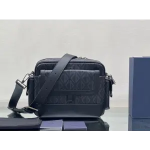 디올 CD 다이아몬드 캔버스 메신저백