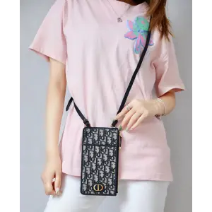 디올 몽테인 버티컬 파우치