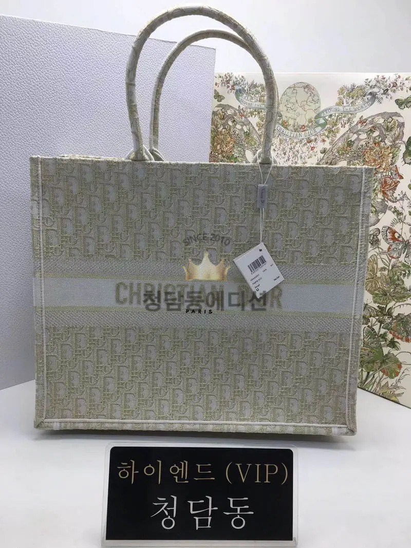 디올 북토트백 라지