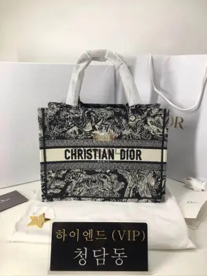 디올 북토트백 미디움