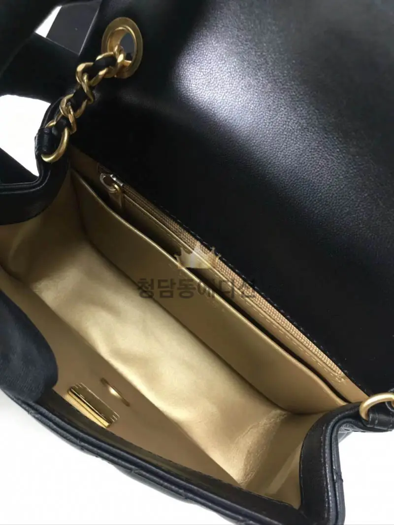 샤넬 램스킨 쁘띠삭 체인볼 금장
