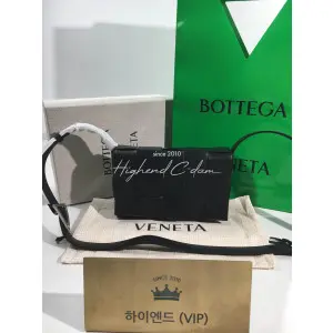 보테가베네타 카세트백 (안감 스웨이드 패러킷 컬러) (삼각 트라이앵글 메탈)