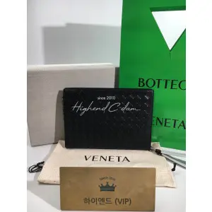 보테가베네타 클래식 인트레치아토 클러치백 693675