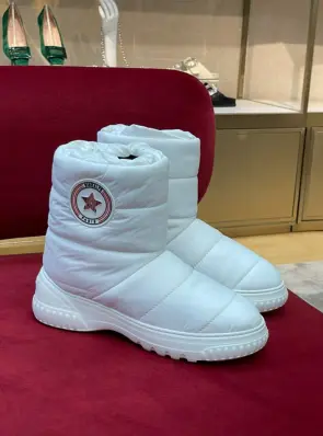디올 프로스트 앵클 부츠
