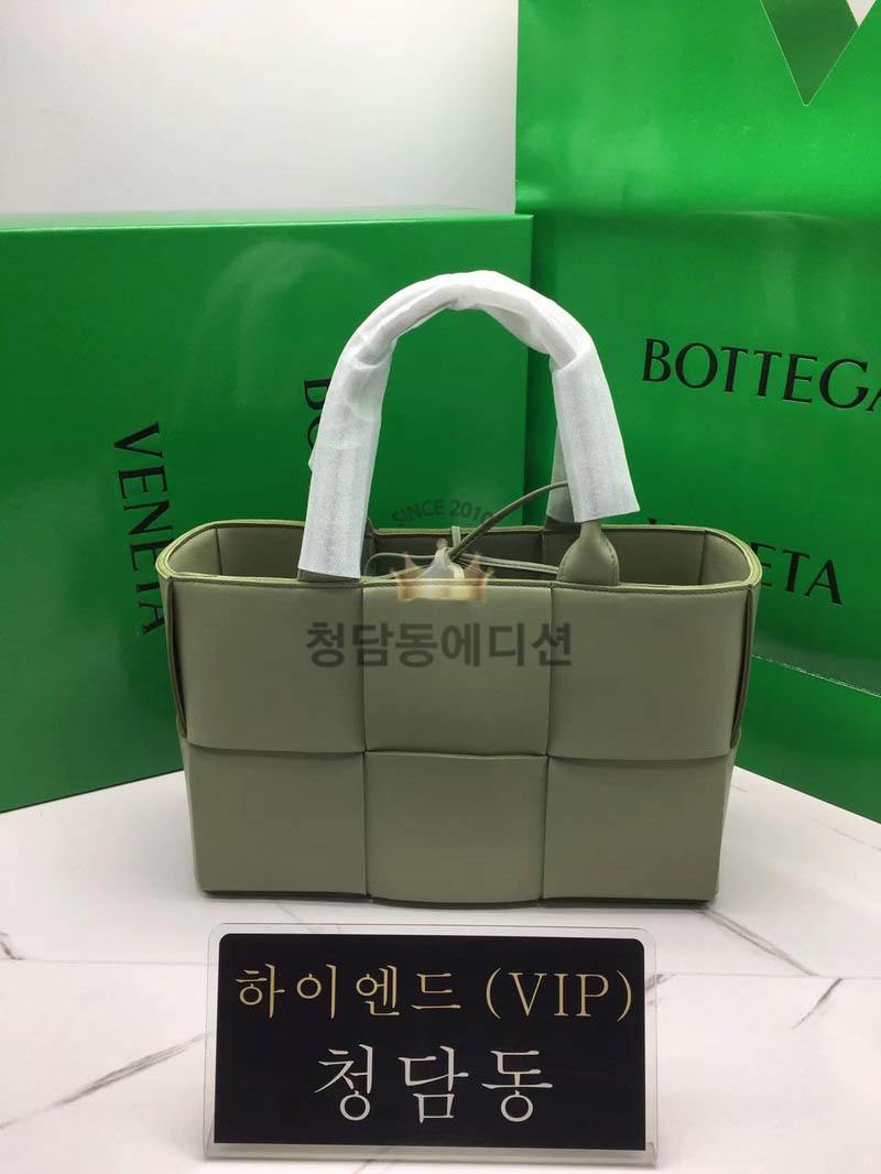 보테가베네타 아르코 토트백 (컬러 트래버틴) (3size)
