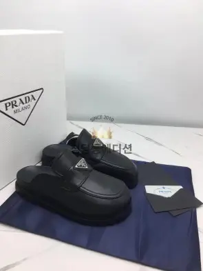 프라다 블로퍼 (컬러 블랙,화이트)