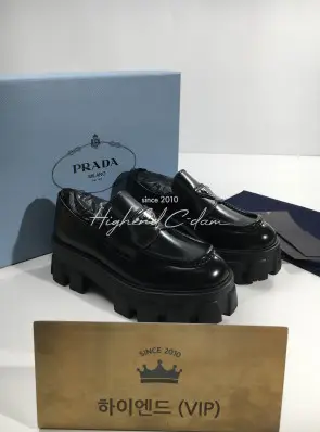프라다 로퍼