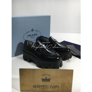 프라다 로퍼