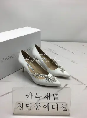 마놀로 블라닉 펌프스 (7cm)