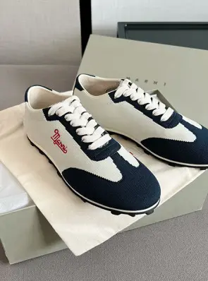 마르니 스니커즈