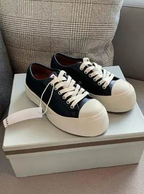 마르니 스니커즈