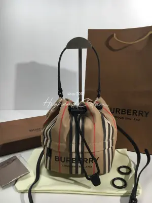 버버리 포이베 파우치 18*19.5