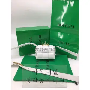 보테가베네타 캔디 패딩 미니 카세트백 (하이엔드급)