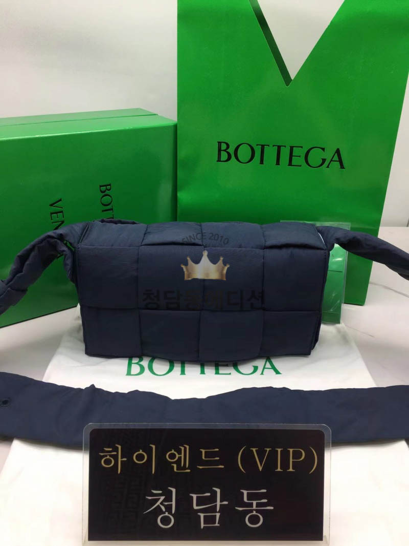 보테가베네타 패딩 테크 카세트백 (하이엔드급)