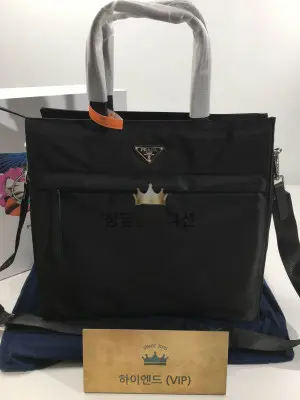 프라다 리나일론 패딩 토트백