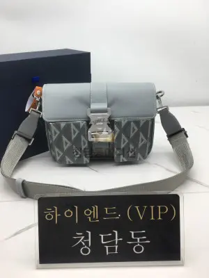 디올 CD 다이아몬드 캔버스 HIT THE ROAD 크로스 메신저백