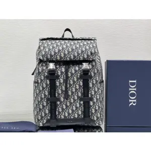 디올 22FW 익스플로어 백팩