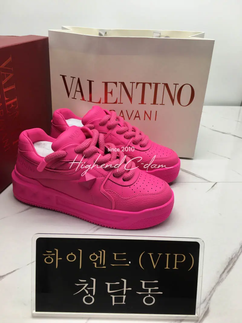 발렌티노 vltn  원스터드 XL 나파 레더 로우탑 (남녀공용)